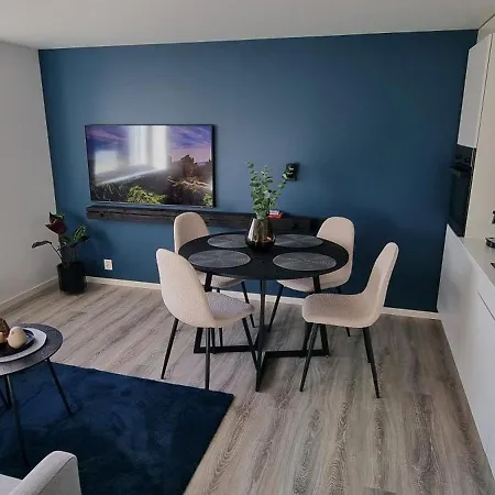 Cozy Basement Apartment *