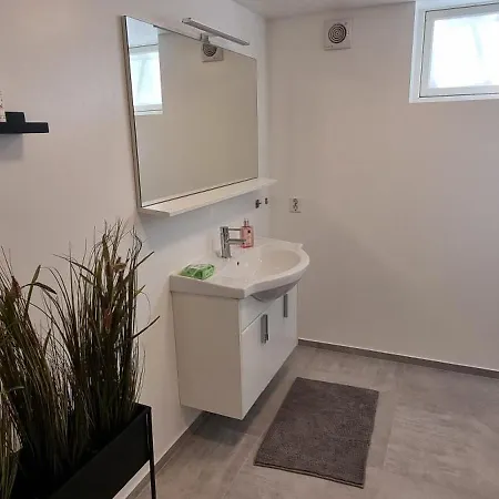 Cozy Basement Apartment Alesund